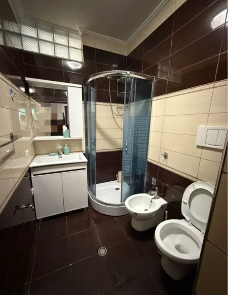 Tirane, jepet me qera apartament 2+1 Kati 5, 100 m² 750 € (tish dahia)