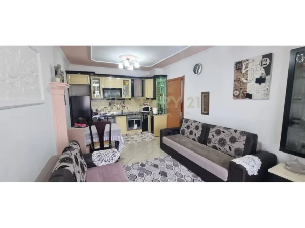 Tirane, jap me qera apartament Kati 1, 100 m² 450 € (Pallatet Cabej)