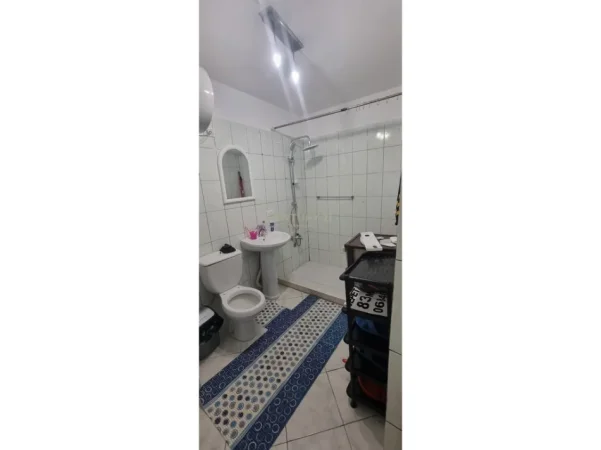 Tirane, jap me qera apartament Kati 1, 100 m² 450 € (Pallatet Cabej)