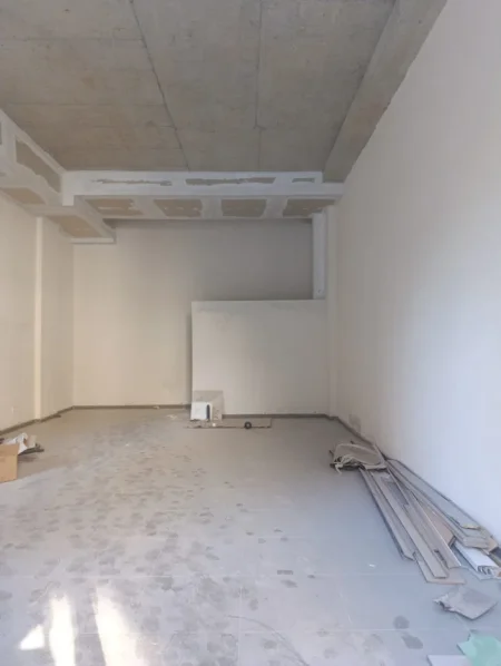 Tirane, jepet me qera ambjent biznesi Kati 0, 76 m² 1.200 € (Shkolla Bashkuar)