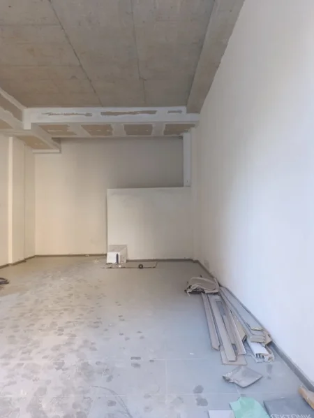 Tirane, jepet me qera ambjent biznesi Kati 0, 76 m² 1.200 € (Shkolla Bashkuar)