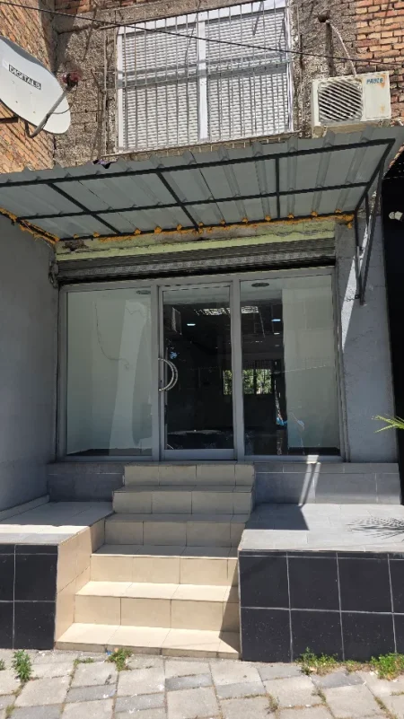Tirane, shitet dyqan Kati 0, 40 m² 120.000 € (Rruga Imer Ndregjoni)