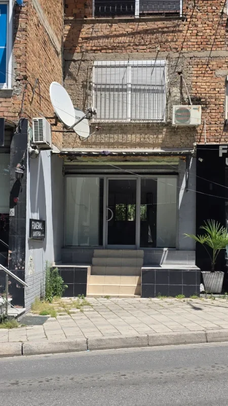 Tirane, shitet dyqan Kati 0, 40 m² 120.000 € (Rruga Imer Ndregjoni)