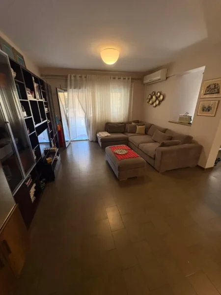 Tirane, shitet apartament 1+1+Aneks+Ballkon , 69 m² 200.000 € (spitali qsut)