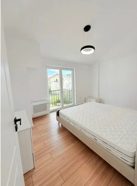 Tirane, jepet me qera Vile Vile 3 Katshe Kati 0, 250 m² 2.500 € (Teg)