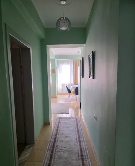 Tirane, jepet me qera apartament 2+1 Kati 2, 100 m² 650 € (Ali Demi)