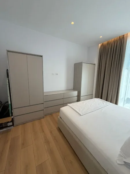 Tirane, jepet me qera apartament 1+1+Ballkon Kati 2, 70 m² 105.000 Leke (Parkim i Perfshire ne Cmim )