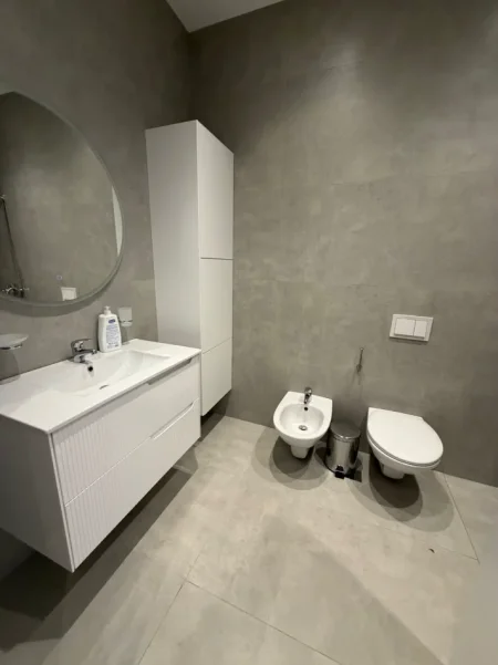 Tirane, jepet me qera apartament 1+1+Ballkon Kati 2, 70 m² 105.000 Leke (Parkim i Perfshire ne Cmim )