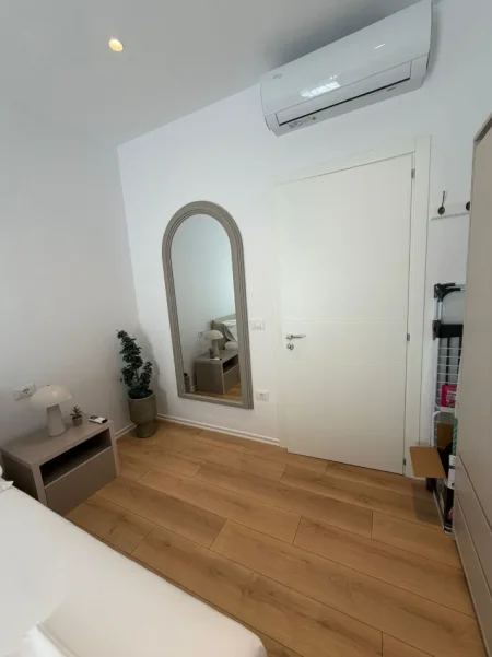 Tirane, jepet me qera apartament 1+1+Ballkon Kati 2, 70 m² 105.000 Leke (Parkim i Perfshire ne Cmim )