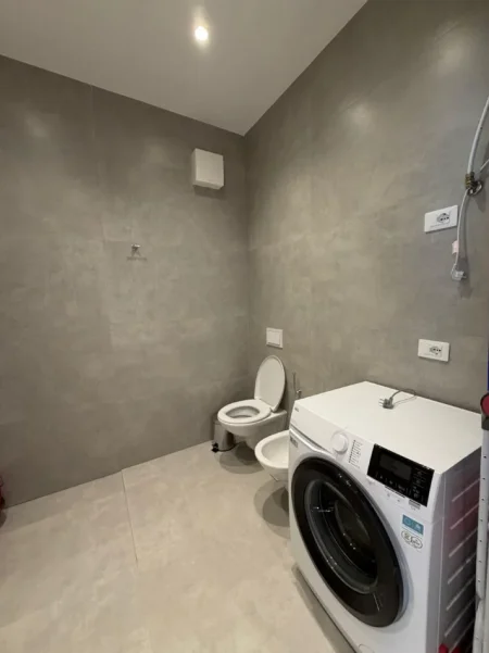 Tirane, jepet me qera apartament 1+1+Ballkon Kati 6, 70 m² 105.000 € 
