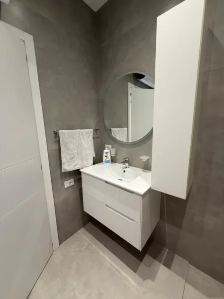 Tirane, jepet me qera apartament 1+1+Ballkon Kati 6, 70 m² 105.000 € 