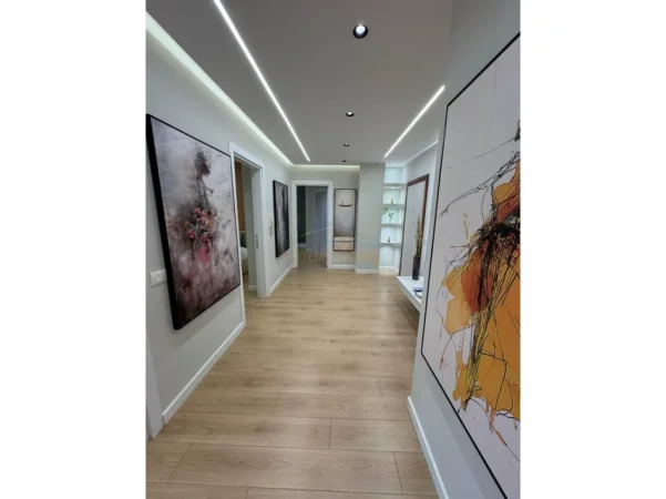 Tirane, shitet apartament 2+1+Ballkon Kati 8, 116 m² 280.000 € (Zogu i Zi)