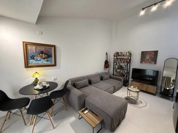 Tirane, shitet apartament 1+1 Kati 5, 64 m² 100.000 € (Restorant 2 Luanet ne Fresk)