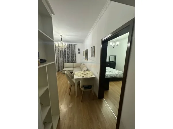 Tirane, jepet me qera apartament 2+1+Ballkon Kati 2, 73 m² 701 € (Shallvare)