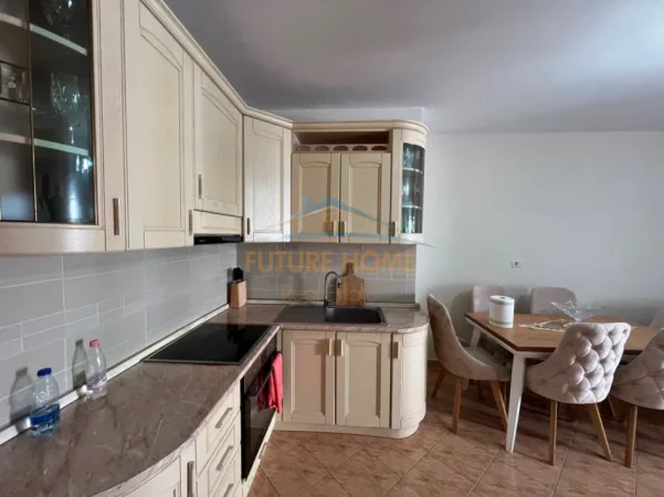 Tirane, shitet apartament 2+1+Ballkon Kati 4, 97 m² 210.000 € (Prane Delijorgjit)