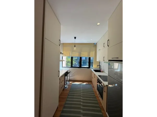 Tirane, jepet me qera apartament 2+1+Ballkon Kati 1, 85 m² 1.150 € (Bllok)