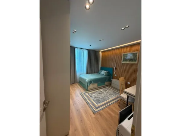 Tirane, jepet me qera apartament 3+1+2+Ballkon Kati 9, 115 m² 1.500 € (Myslym Shyri)