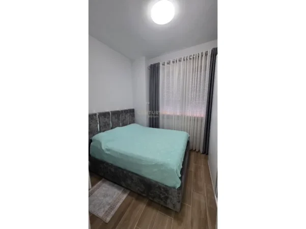Tirane, jepet me qera apartament 1+1 Kati 2, 70 m² 550 € (xhamlliku)