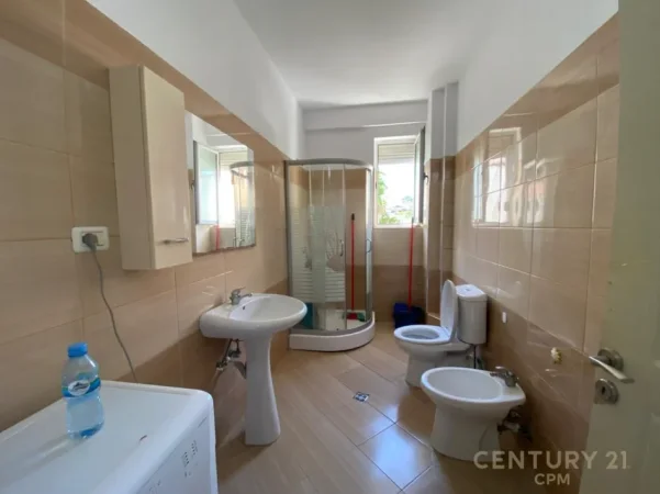 Tirane, jepet me qera apartament 2+1+Ballkon Kati 2, 80 m² 500 € (5 maji)