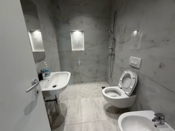 Tirane, jepet me qera apartament 2+1 Kati 8, 90 m² 1.600 € (rruga e barrikadave)
