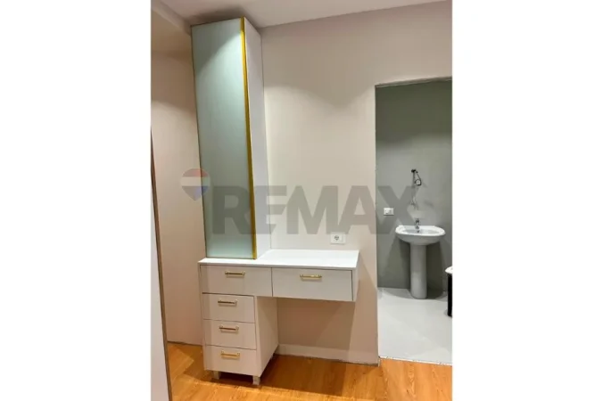 Tirane, jepet me qera apartament 2+1 Kati 2, 120 m² 800 € (Rruga Egnatia)
