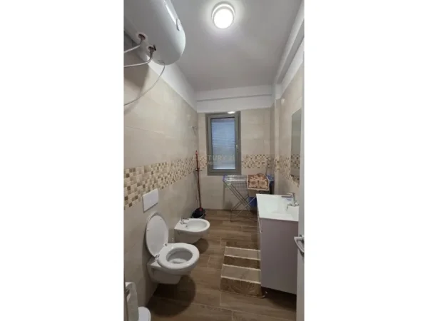 Tirane, jepet me qera apartament 1+1 Kati 2, 70 m² 550 € (Oxhaku Atrium143197)