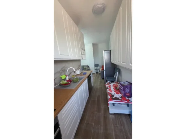 Tirane, jepet me qera apartament 1+1 Kati 2, 70 m² 550 € (Oxhaku Atrium143197)