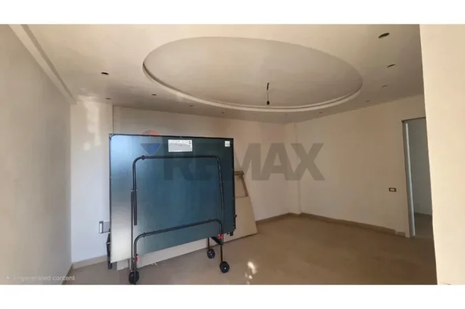 Vlore - Lungomare, jepet me qera ambjent biznesi Kati 4, 200 m² 2.500 € (Rruga Murat Terbaci, Vlore)