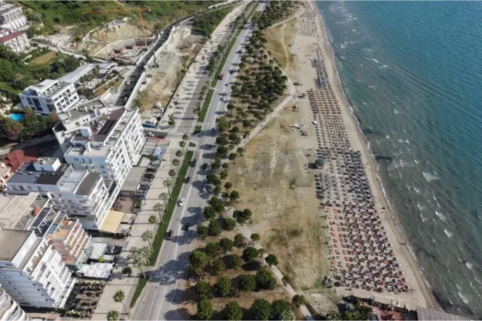 Vlore - Lungomare, jepet me qera ambjent biznesi Kati 4, 200 m² 2.500 € (Rruga Murat Terbaci, Vlore)