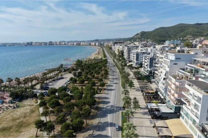 Vlore - Lungomare, jepet me qera ambjent biznesi Kati 4, 200 m² 2.500 € (Rruga Murat Terbaci, Vlore)