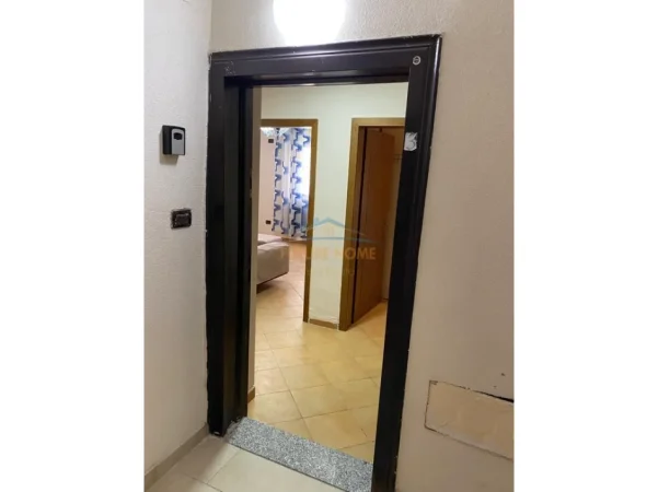Tirane, jepet me qera apartament 1+1 Kati 1, 53 m² 500 € (Rruga Hoxha Tahsim)