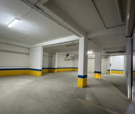 Tirane, jepet me qera magazine , 200 m² 1.100 € (ASTIR)