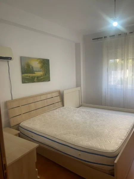 Tirane, jepet me qera 1+1 Kati 3, 60 m² 400 €