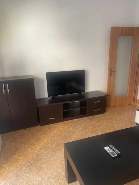 Tirane, jepet me qera 1+1 Kati 3, 60 m² 400 €