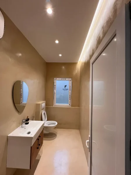Tirane, jepet me qera zyre Kati 1, 150 m² 1.800 € (LIQENI I THATE)