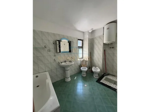 Tirane, shitet apartament 1+1+Ballkon Kati 4, 60 m² 108.000 € (alidem)