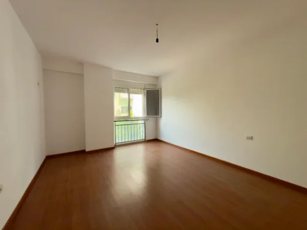 Tirane, jepet me qera apartament 2+1 Kati 2, 128 m² 600 € (21 Dhjetori)