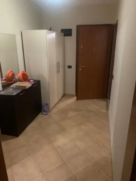 Tirane, jepet me qera apartament 1+1 Kati 5, 65 m² 450 € (Tregu Elektrik)