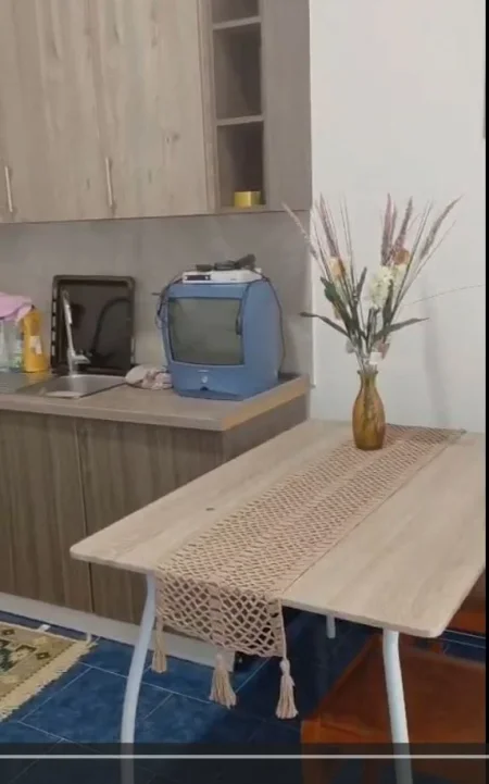 Vlore, jap me qera apartament ne plazh 1+1+A+BLK Kati 1, 60 m² ,30 euro/nata (Nermin Vlora,Mbas Shkolles Industriale)