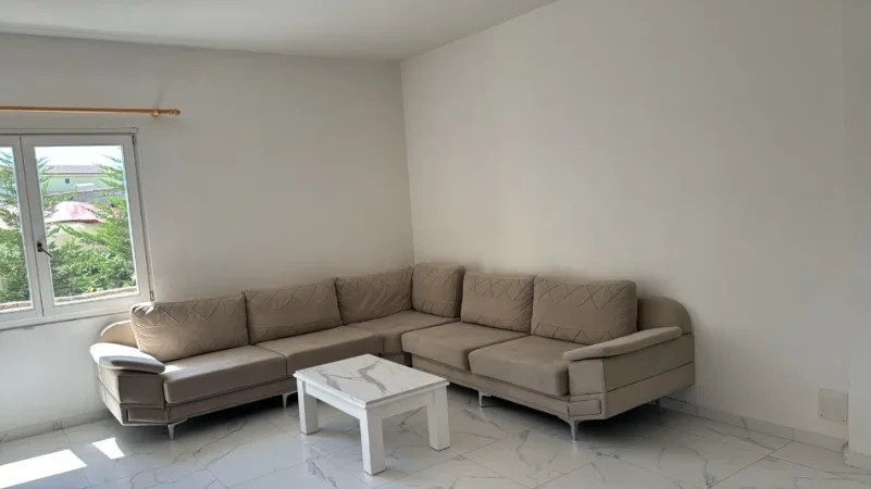 Tirane, jepet me qera shtepi 1+1 Kati 3, 100 m² 350 € (Rruga Korabi)