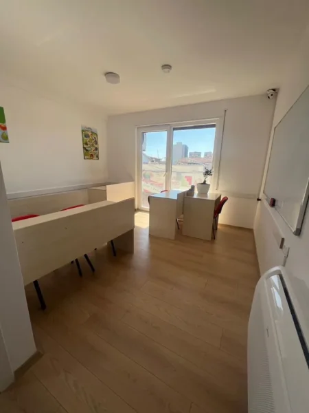 Tirane, shitet ambjent biznesi Kati 1, 159 m² 318.200 € (Rruga Jordan Misja)