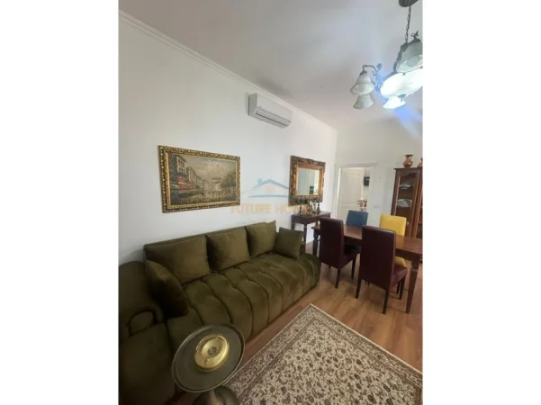 Tirane, shitet shtepi 2+1 Kati 2, 216 m² 280.000 € 