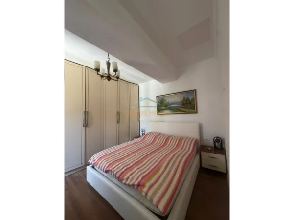 Tirane, shitet shtepi 2+1 Kati 2, 216 m² 280.000 € 