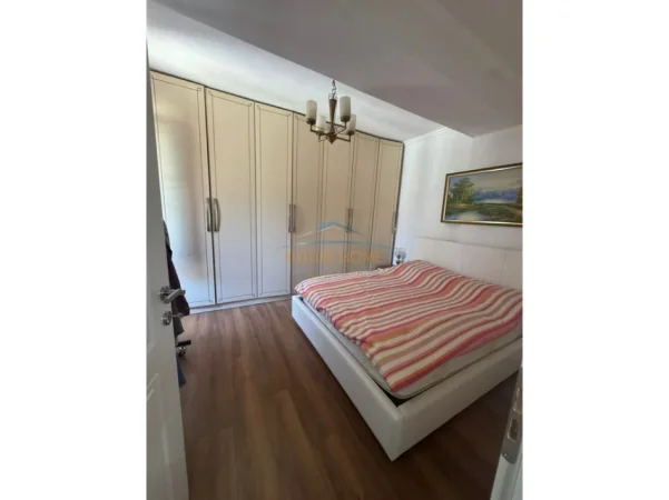 Tirane, shitet shtepi 2+1 Kati 2, 216 m² 280.000 € 