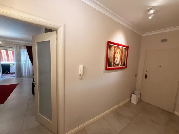 Tirane, jepet me qera apartament 2+1+Ballkon Kati 3, 100 m² 900 € 