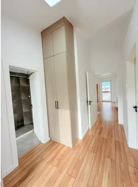 Tirane, jepet me qera Vile Vile 3 Katshe Kati 0, 250 m² 2.500 € (TEG)