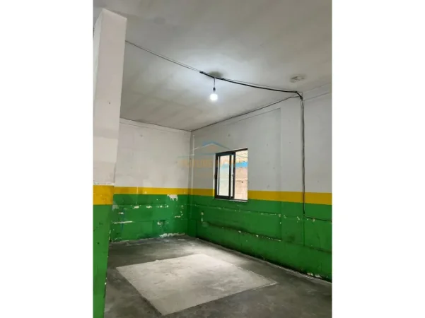 Tirane, jepet me qera ambjent biznesi Kati 0, 168 m² 700 € 