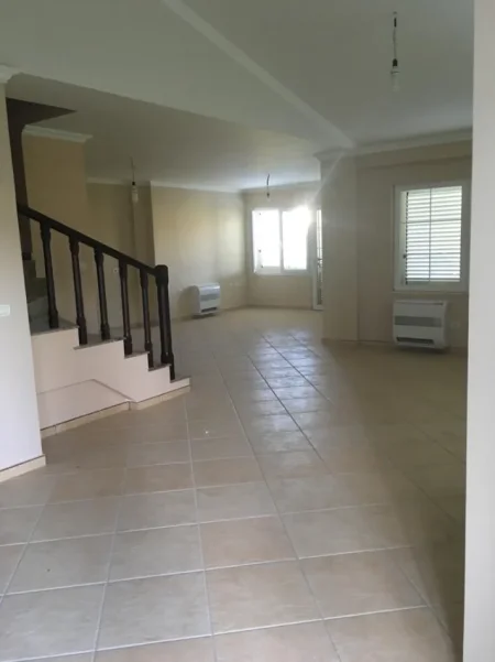 Tirane, jepet me qera Vile Vile 3 Katshe , 669 m² 3.000 € (Akacia Hills, pranë TEG)