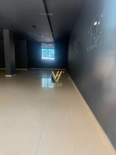 Tirane, jepet me qera ambjent biznesi Kati 0, 100 m² 2.100 € (STADIUMI DINAMO)