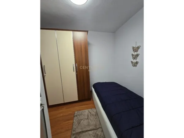 Tirane, jepet me qera apartament 3+1 Kati 1, 100 m² 500 € (Varri i Bamit Atrium143198)